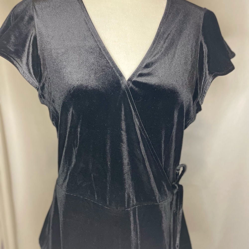 Banana Republic Black velvet peplum top size M great condition